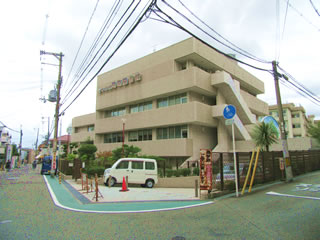 豊中市立岡町図書館